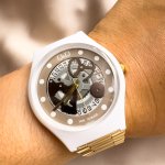 Reloj QYQ A13A502VY dorado