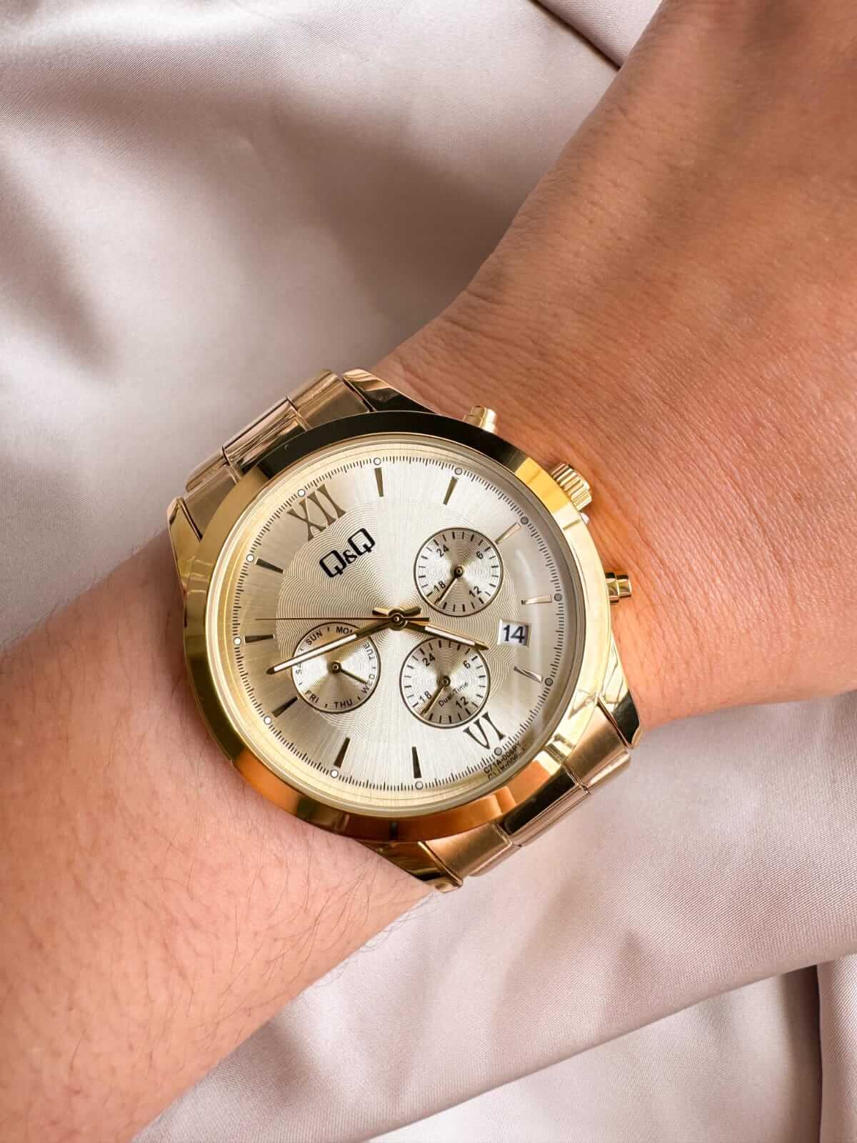 WhatsApp Image 2025-06-20 at 4.09.34 PM Reloj Q&Q Unisex Dorado - Imagen 1