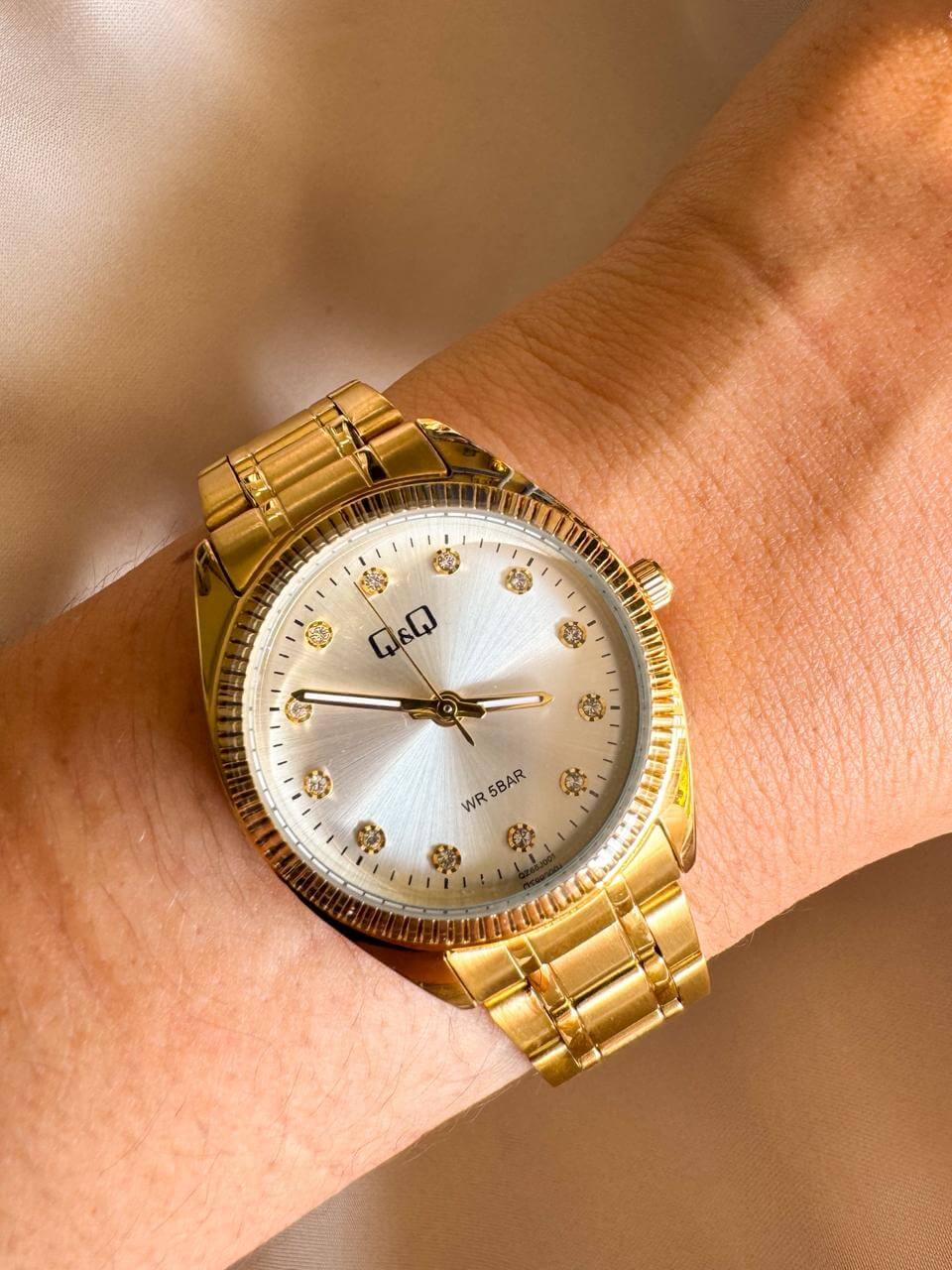 QYQ QZ65J001Y DORADO PEQUEÑO RELOJ QYQ QZ65J001Y DORADO - Imagen 1