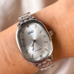 RELOJ QYQ Q06C-002PY VINTAGE PLATEADO